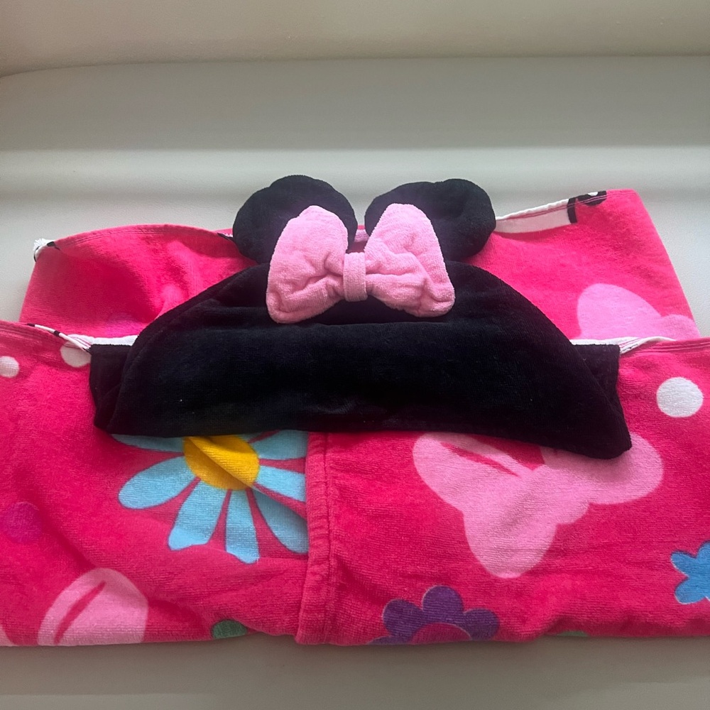 Disney Minnie Mouse Pink Hooded Towel